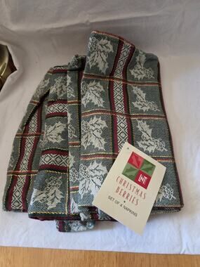 Christmas Berries Holiday Napkins Table Decor Set Of 4 Size 12 X 12